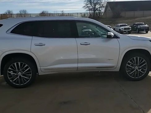 Used 2025 Buick Enclave Avenir image 9