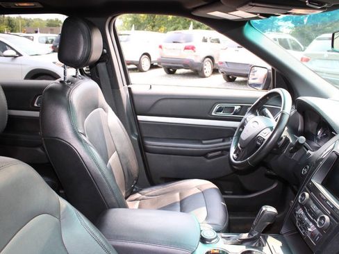 Used 2016 Ford Explorer XLT w/ Equipment Group 202A AWD/4WD image 11