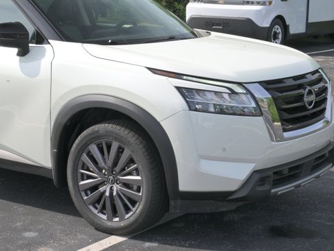 Used 2023 Nissan Pathfinder SL w/ SL Premium Package FWD image 31