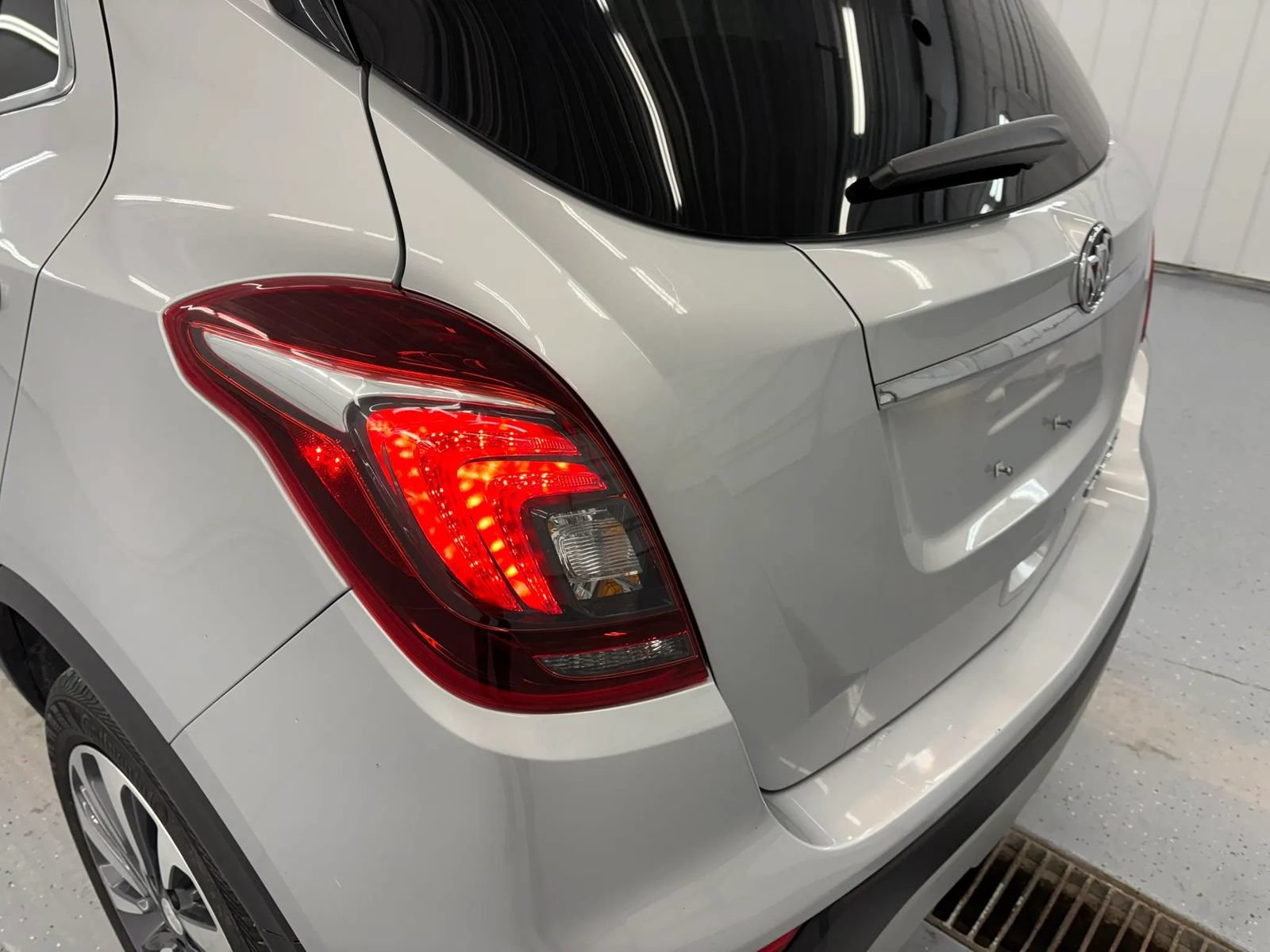 Used 2022 Buick Encore Preferred AWD/4WD image 22