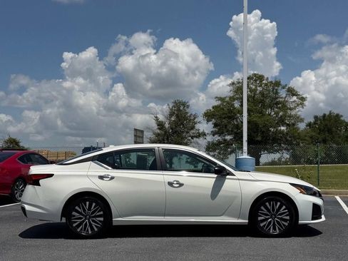 Used 2025 Nissan Altima 2.5 SV FWD image 4