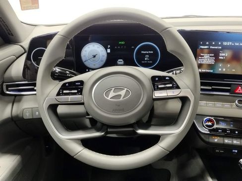 Used 2025 Hyundai Elantra SEL FWD image 34