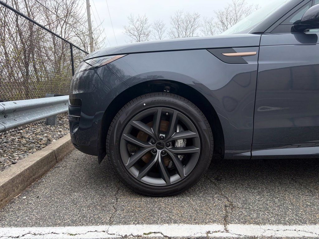 New 2026 Land Rover Range Rover Sport SE AWD/4WD image 9