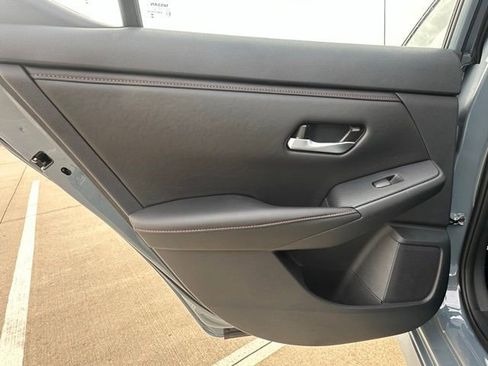 Used 2025 Nissan Sentra SR w/ SR Premium Package image 18