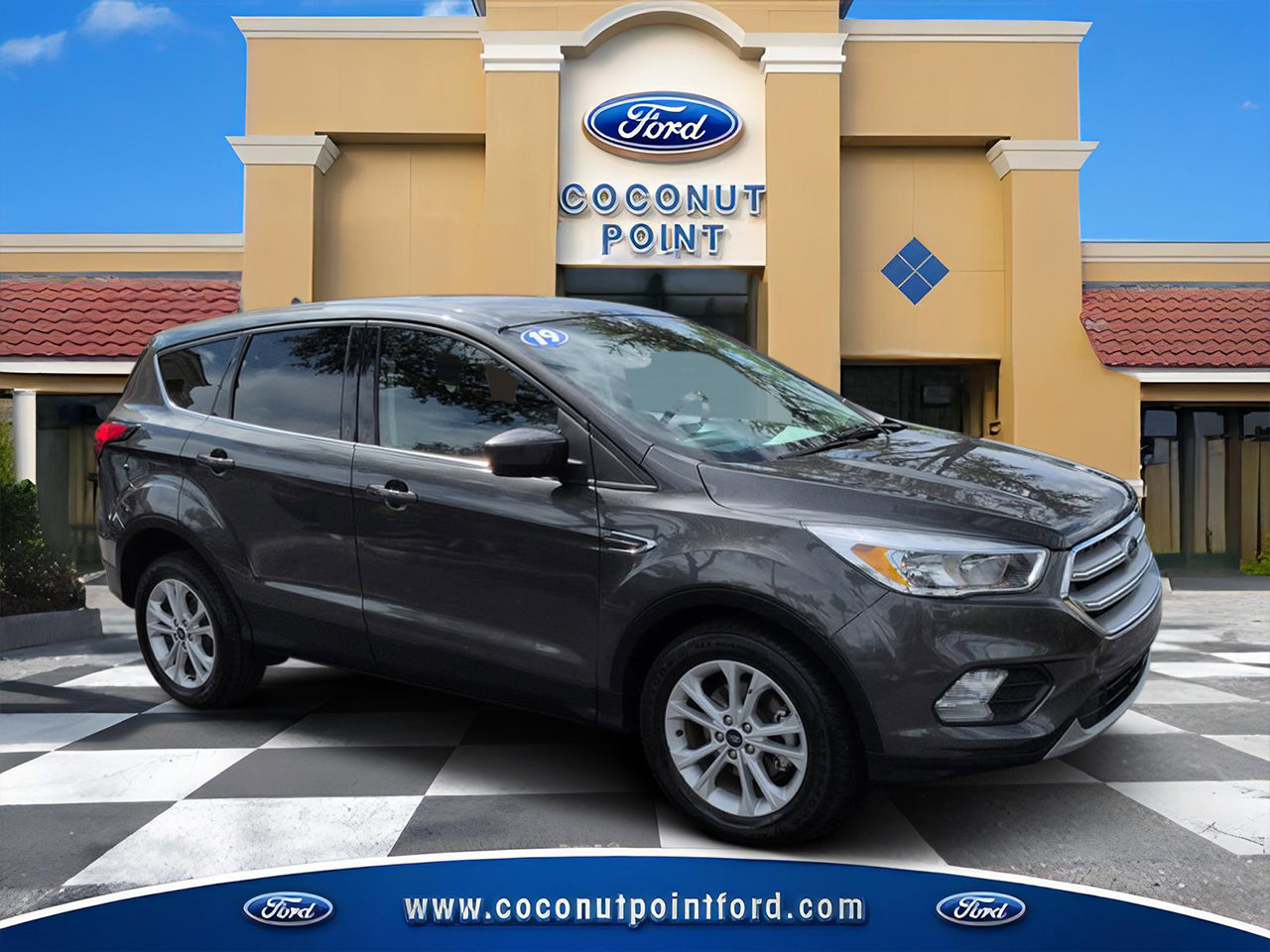 Used 2019 Ford Escape SE FWD image 1
