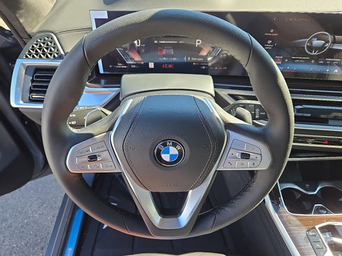 Used 2026 BMW X7 xDrive40i w/ Premium Package image 8