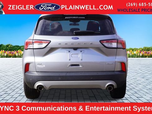 Used 2022 Ford Escape SE w/ Cold Weather Package image 4