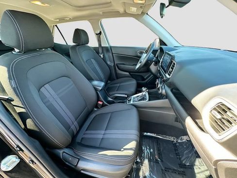 Used 2025 Hyundai Venue SEL FWD image 25