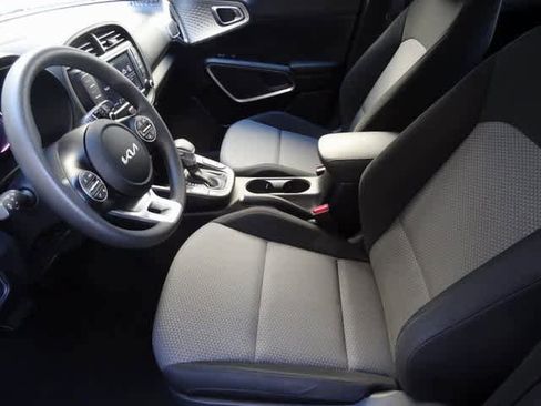 Used 2023 Kia Soul LX w/ LX Technology Package image 6