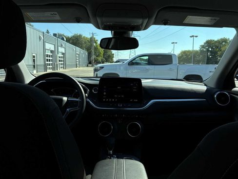 Certified 2023 Chevrolet Blazer LT w/ Convenience Package image 19