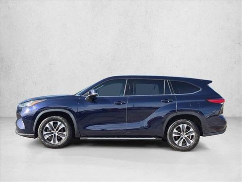 Used 2022 Toyota Highlander XLE FWD image 8