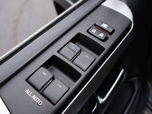 Used 2022 Toyota 4Runner Limited AWD/4WD image 8