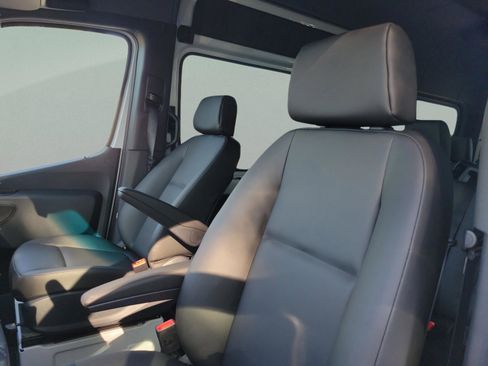 Used 2025 Mercedes-Benz Sprinter 2500 image 17