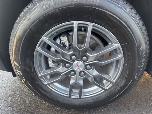 Used 2025 GMC Acadia Elevation image 28