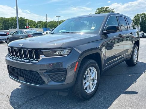 Used 2025 Jeep Grand Cherokee Laredo X w/ Trailer Tow Package AWD/4WD image 7