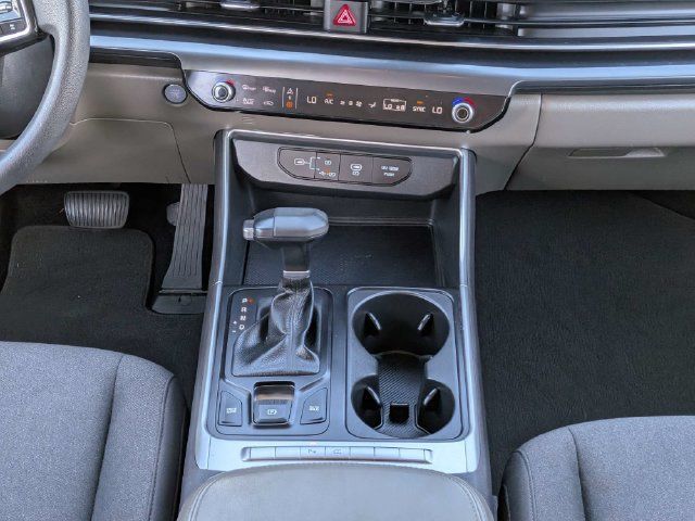 Used 2025 Kia Carnival LX FWD image 21
