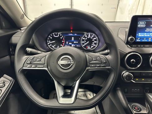 Used 2025 Nissan Sentra SV image 18