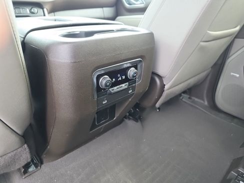 Used 2024 Chevrolet Suburban Z71 AWD/4WD image 17