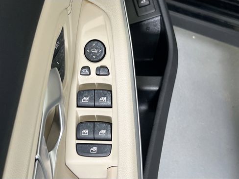 Used 2020 BMW 330i xDrive Sedan w/ Premium Package image 18