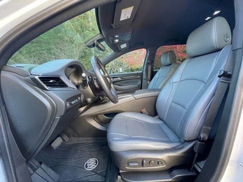 Used 2022 Buick Enclave Premium w/ LPO, Touring Package image 20