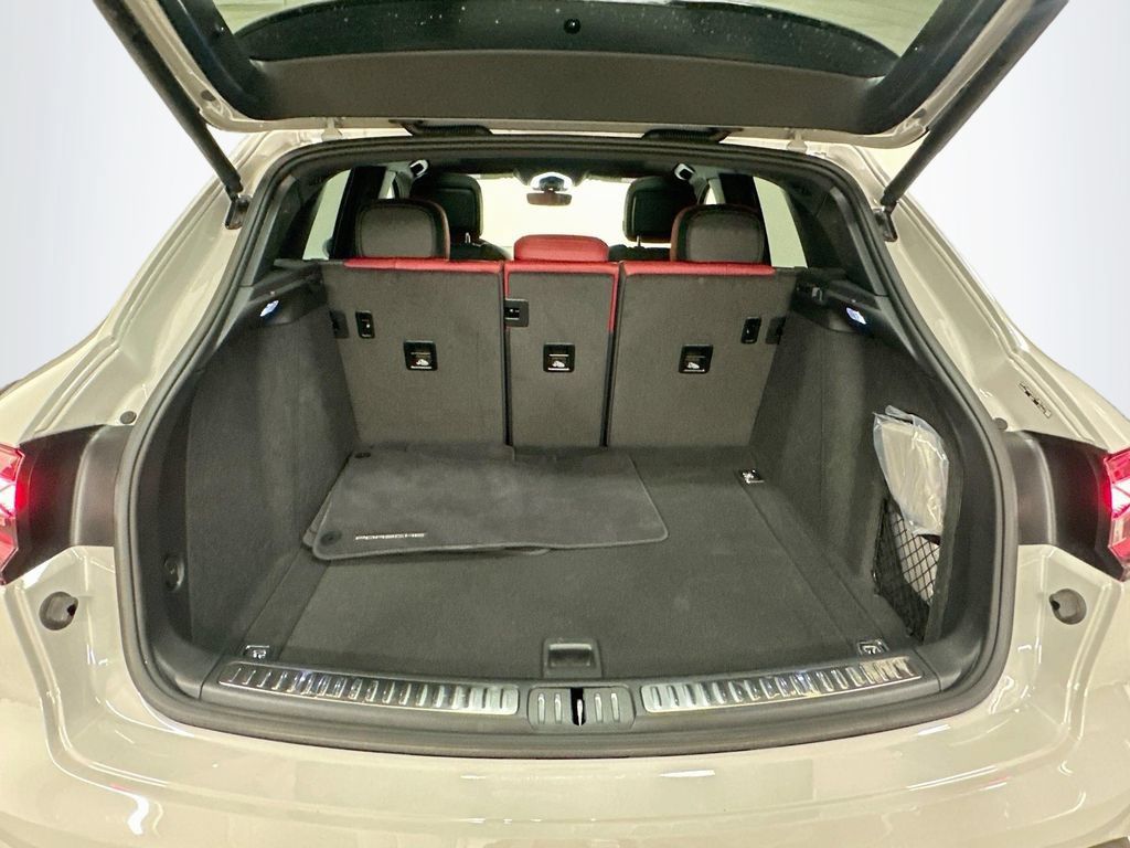 Used 2026 Porsche Macan AWD/4WD image 27