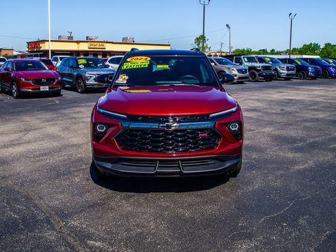 Used 2024 Chevrolet TrailBlazer RS w/ Convenience Package AWD/4WD image 2
