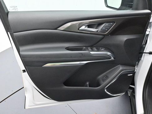 Used 2025 Chevrolet Traverse High Country FWD image 12