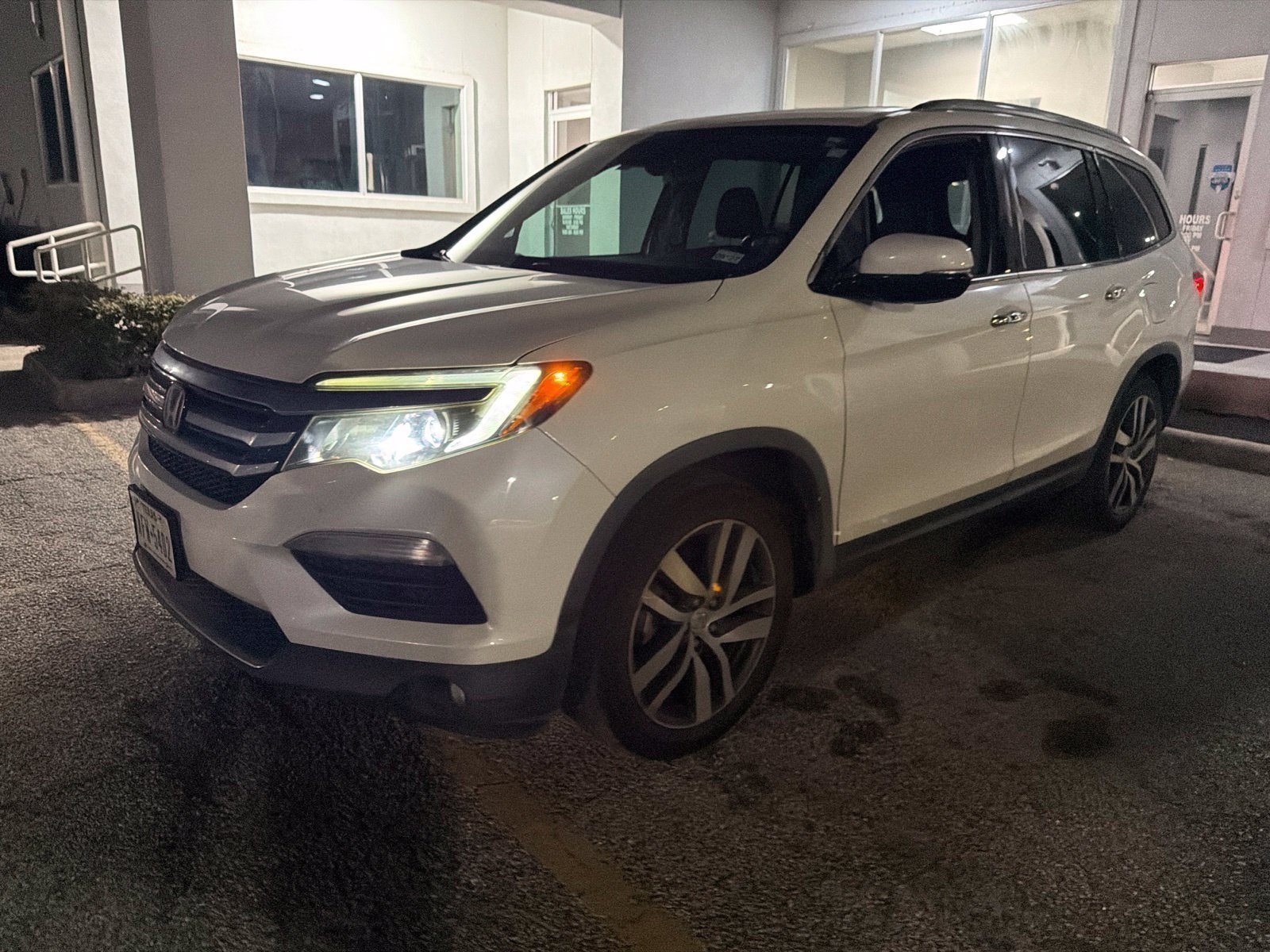 Used 2018 Honda Pilot Elite image 1