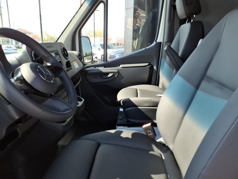 Used 2026 Mercedes-Benz Sprinter 2500 image 14