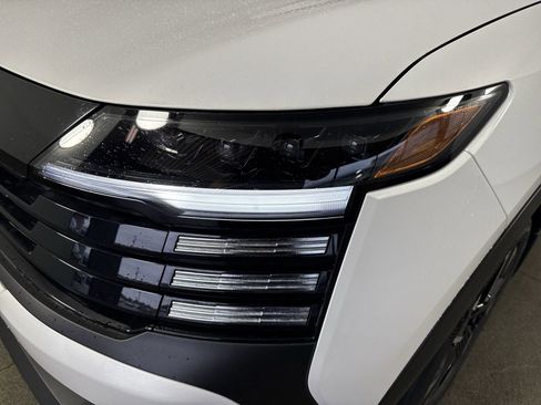 New 2025 Nissan Kicks SV image 28