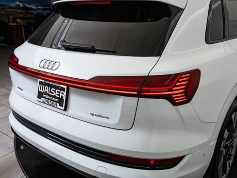 Used 2021 Audi e-tron Premium w/ Convenience Plus Package AWD/4WD image 9