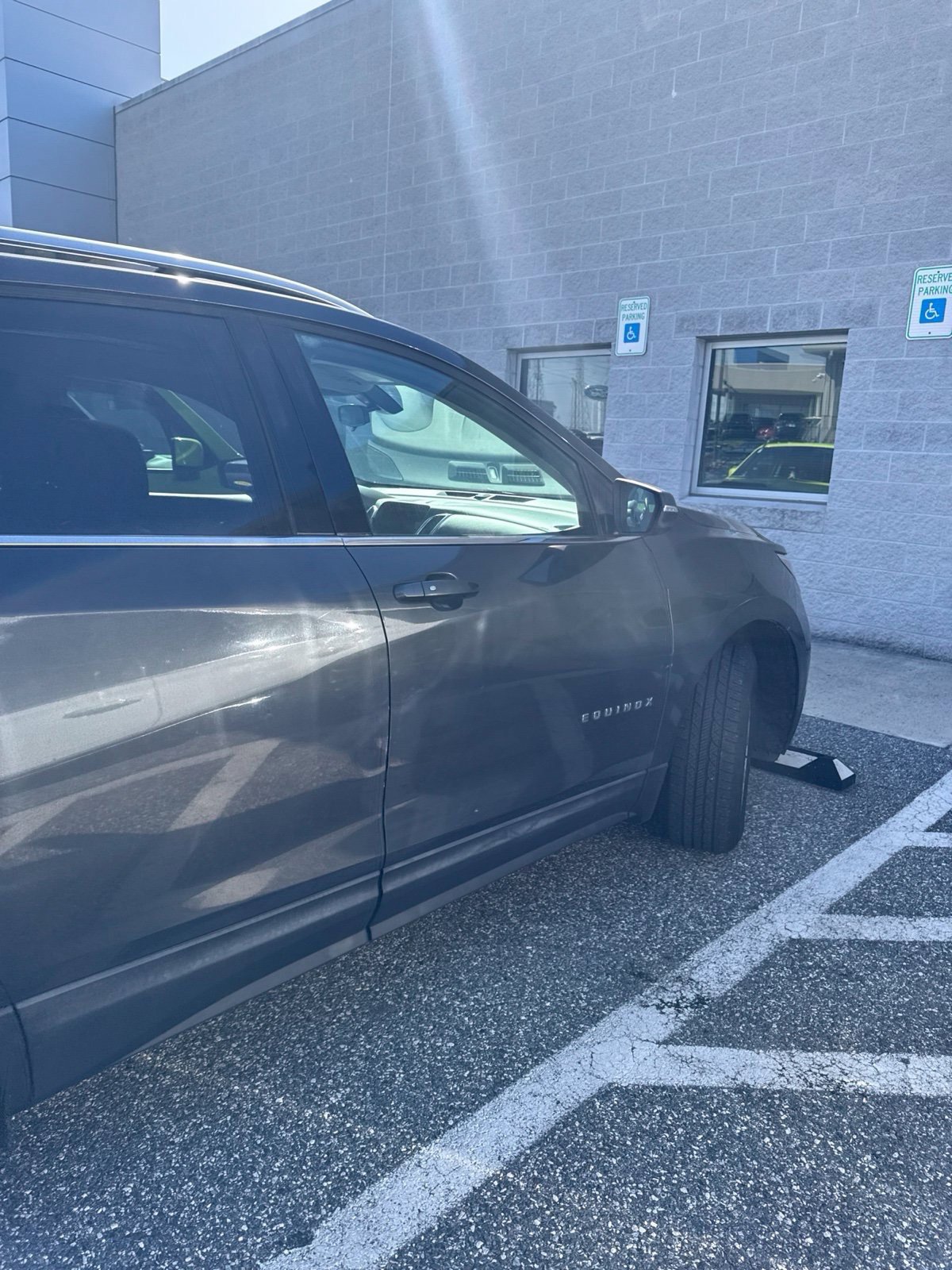 Used 2018 Chevrolet Equinox LT w/ Sun & Infotainment Package AWD/4WD image 4
