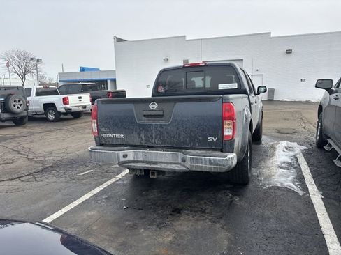 Used 2019 Nissan Frontier SV image 3