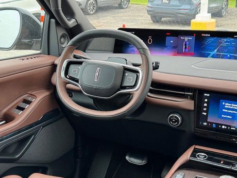 New 2025 Lincoln Navigator L Reserve image 16