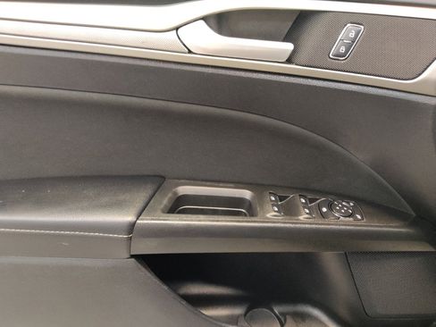 Used 2019 Ford Fusion SE image 27