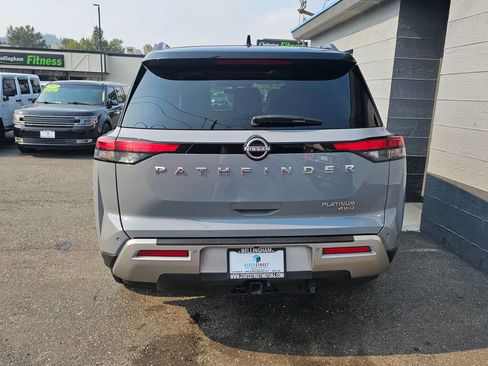 Used 2023 Nissan Pathfinder Platinum image 5