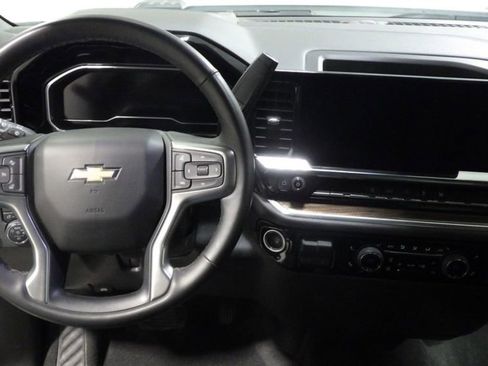 Used 2024 Chevrolet Silverado 3500 LT w/ Convenience Package image 8