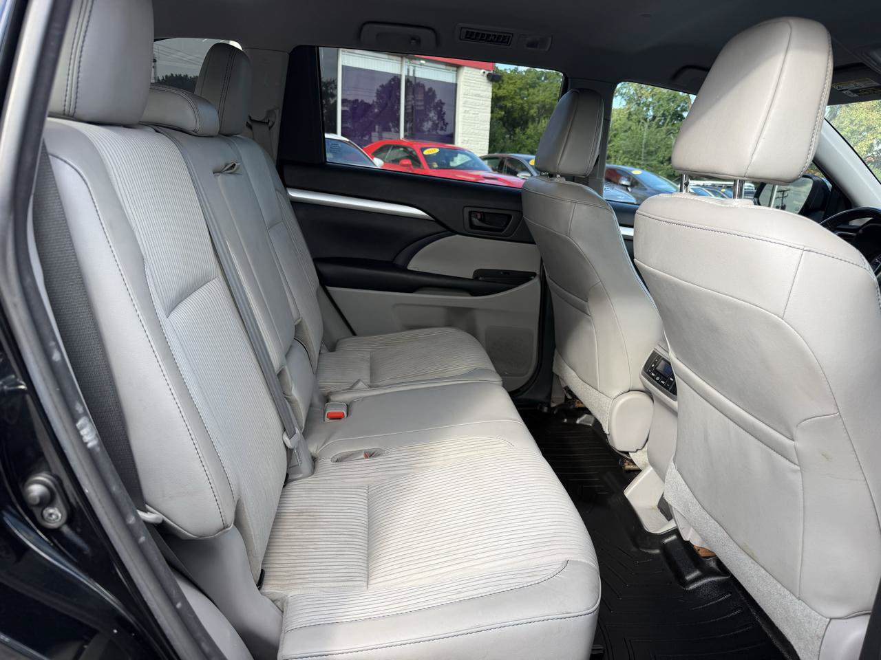 Used 2017 Toyota Highlander Plus AWD/4WD image 13