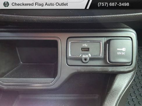 Used 2021 Jeep Renegade Latitude w/ Luxury Group I FWD image 32