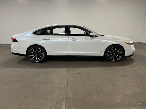 Used 2024 Honda Accord Touring image 2