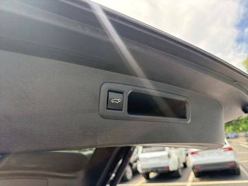 Certified 2024 Toyota Highlander LE AWD/4WD image 19