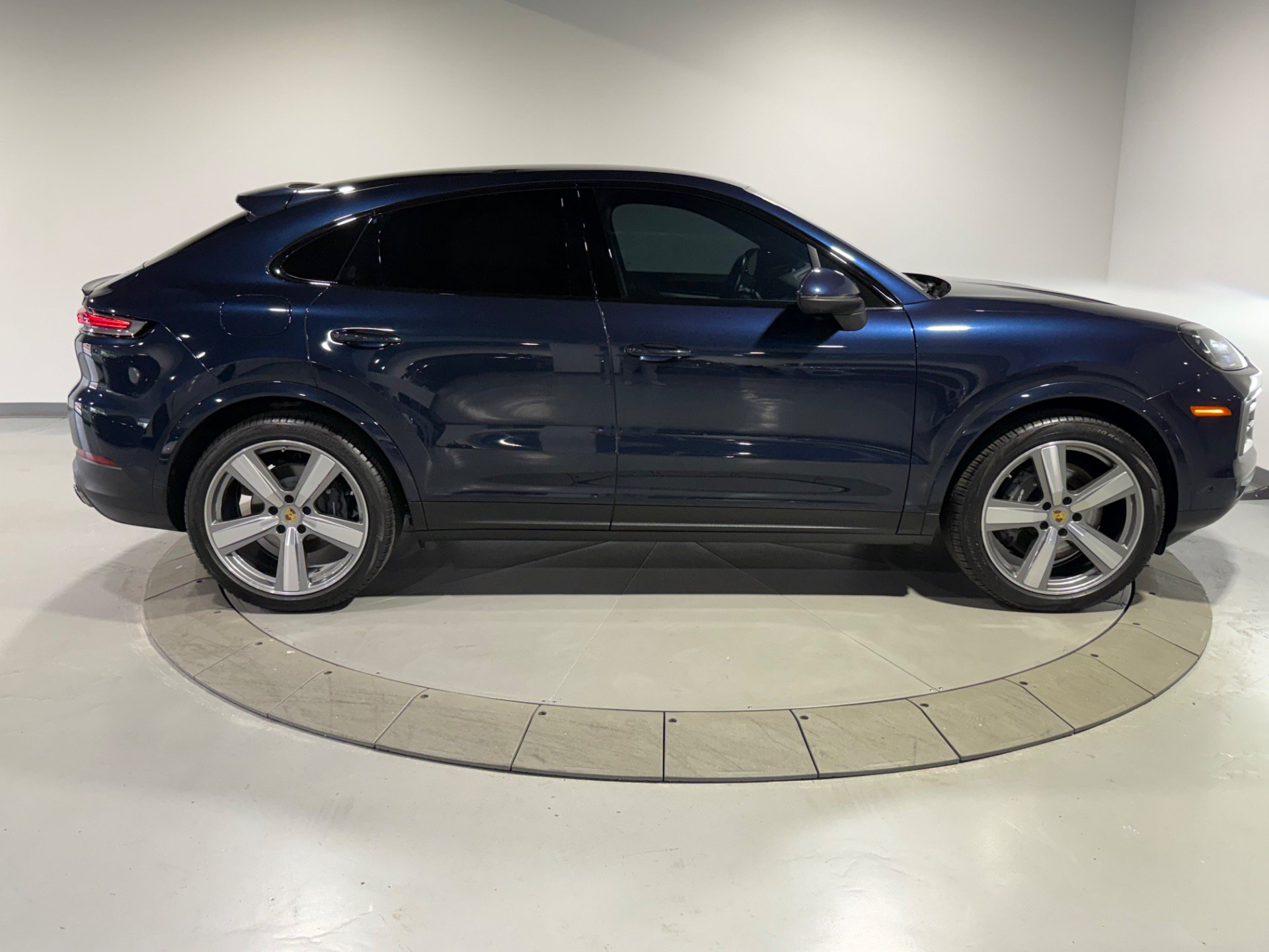 Used 2024 Porsche Cayenne Coupe AWD/4WD image 9
