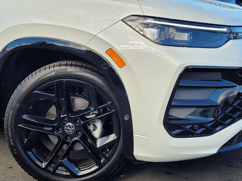 New 2026 Volkswagen Tiguan SE R-Line FWD image 4