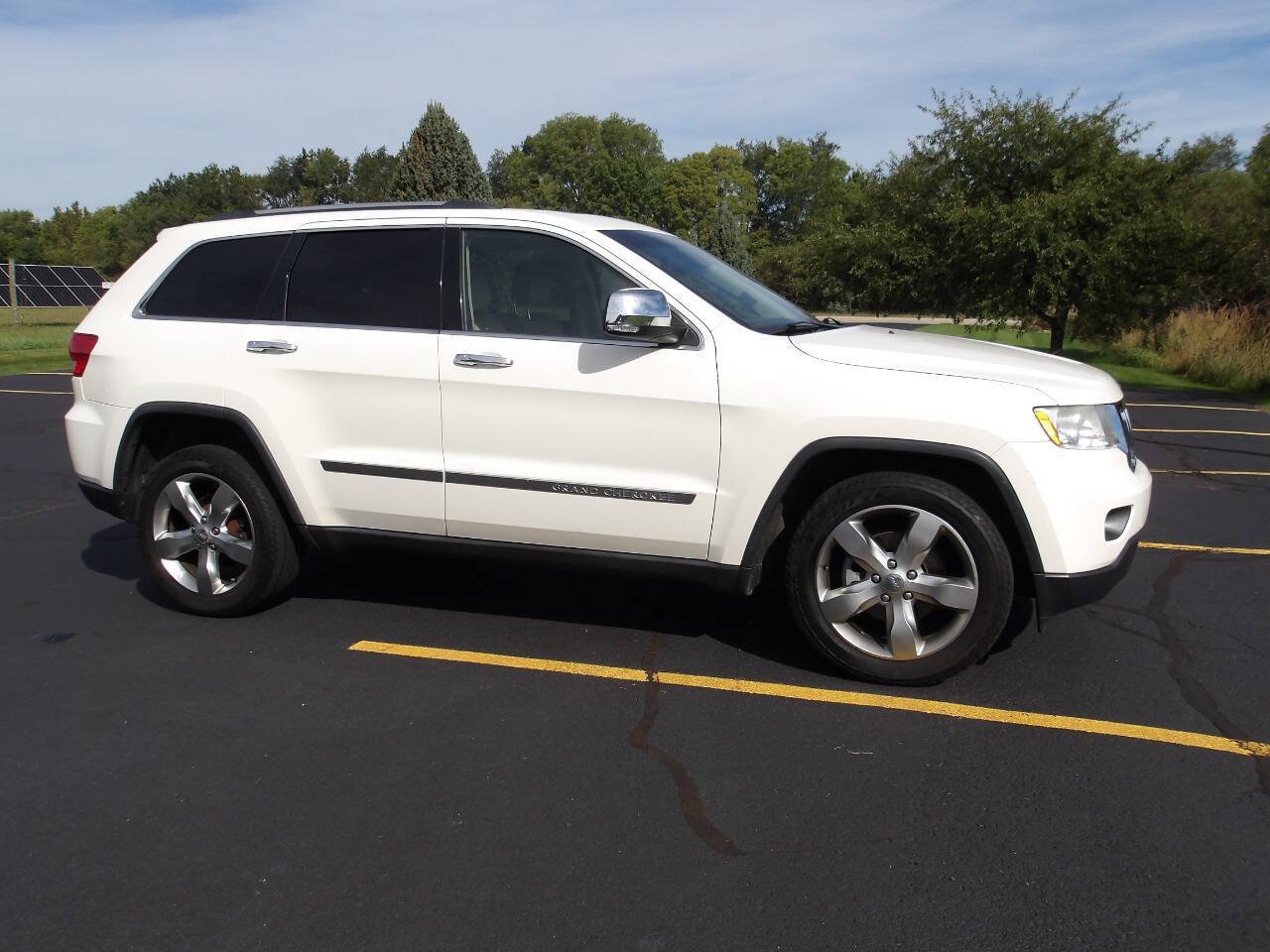Used 2011 Jeep Grand Cherokee Overland AWD/4WD image 1