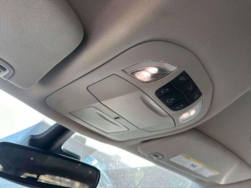 Used 2023 Chrysler Pacifica Touring-L image 31