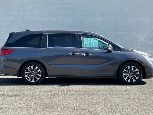 Used 2024 Honda Odyssey EX-L image 3