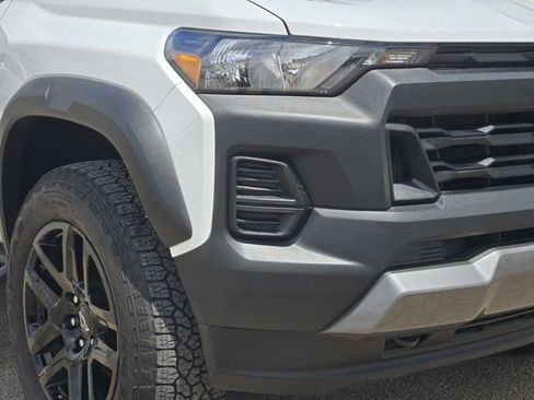 Used 2024 Chevrolet Colorado Trail Boss w/ Technology Package AWD/4WD image 9