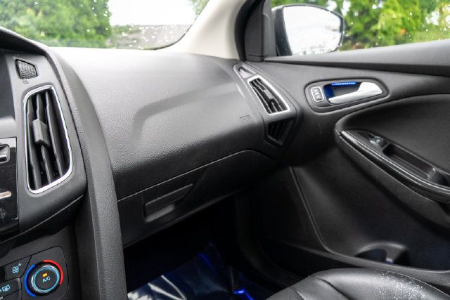 Used 2017 Ford Focus Titanium FWD image 66