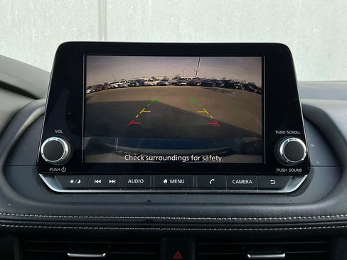 Used 2025 Nissan Rogue SV image 31