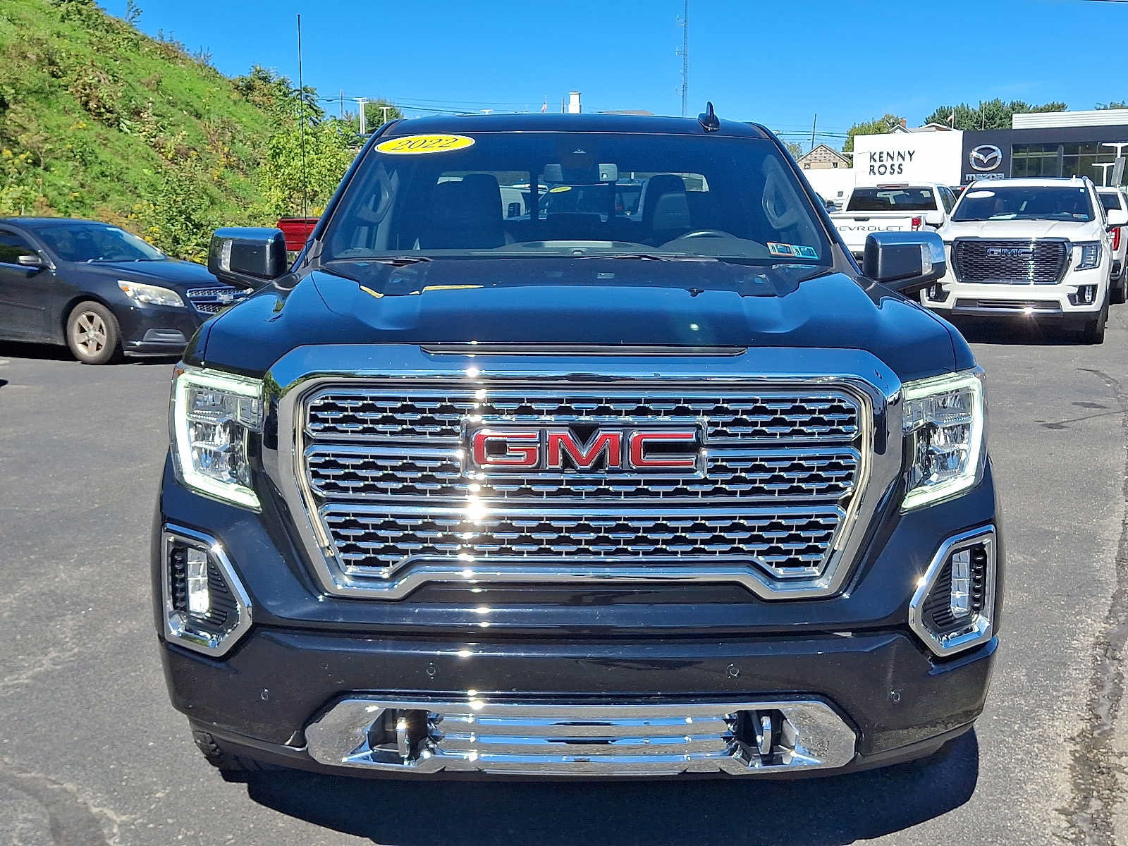 Used 2022 GMC Sierra 1500 Denali w/ Driver Alert Package II AWD/4WD image 2